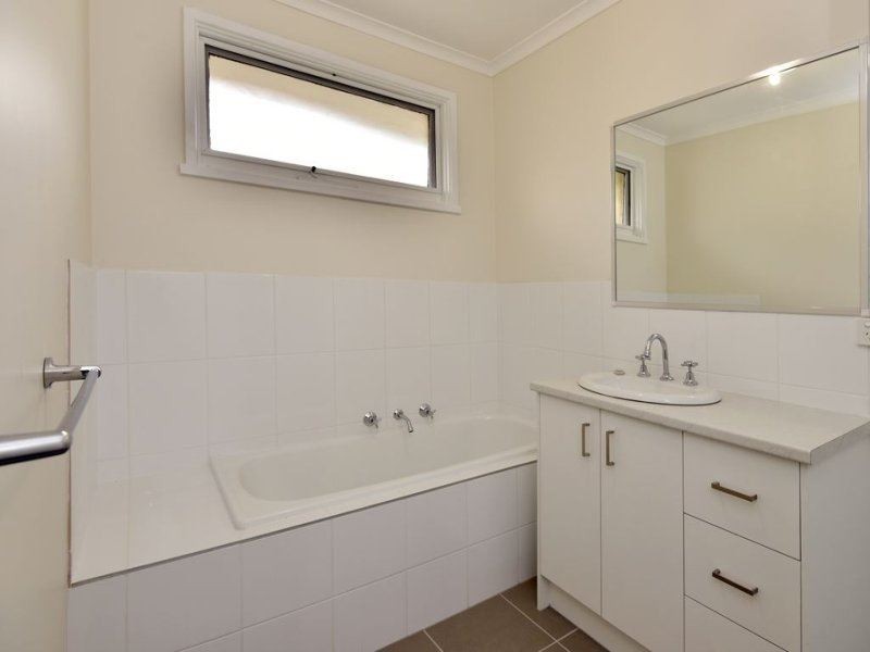 2 Kelvin Grove, South Morang VIC 3752