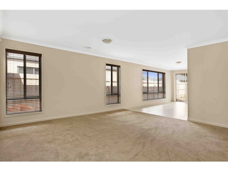 43 Maidenhair Drive, Wallan VIC 3756