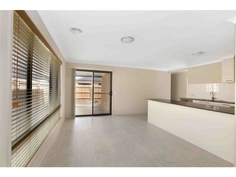 43 Maidenhair Drive, Wallan VIC 3756