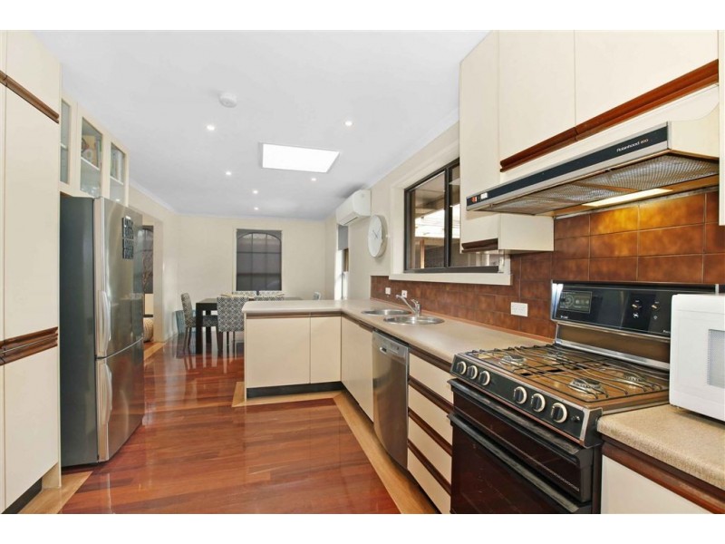 8 Tunbridge Crescent, Lalor VIC 3075