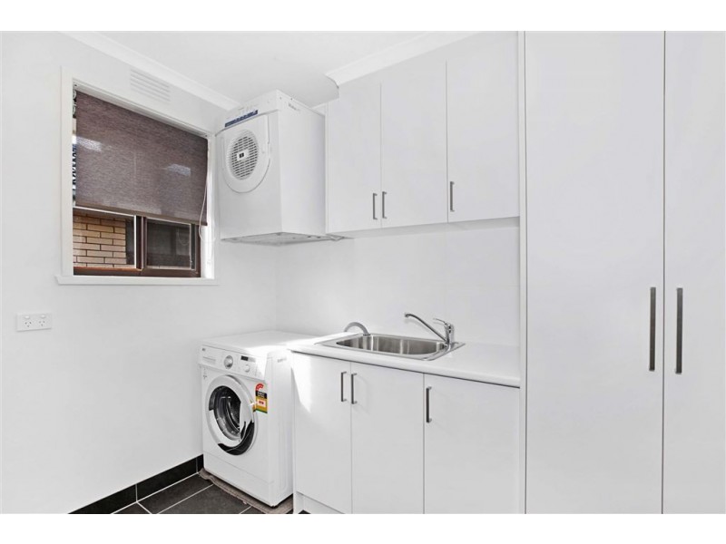 8 Tunbridge Crescent, Lalor VIC 3075