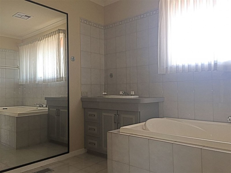 28 Charlotte Road, Mill Park VIC 3082