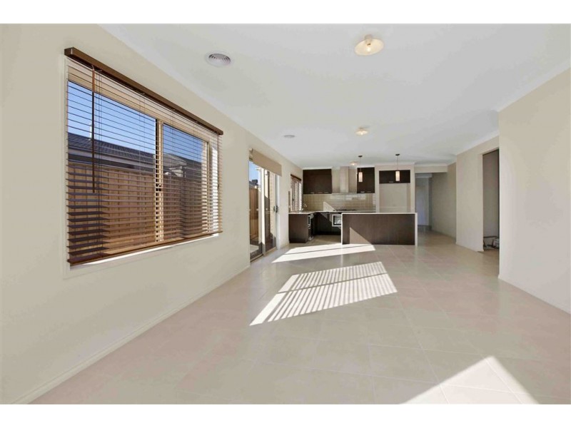 27 Paramount Rise, Epping VIC 3076