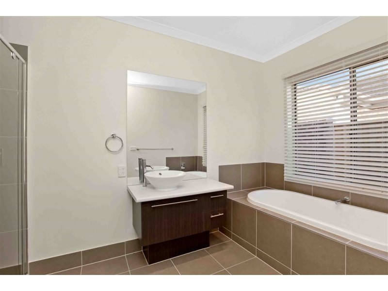 27 Paramount Rise, Epping VIC 3076