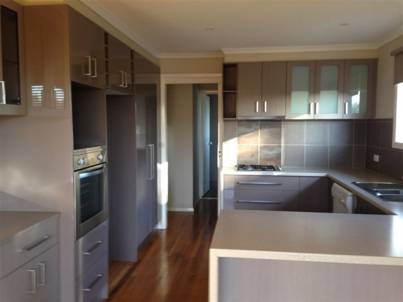 16 Ashford Crescent, Westmeadows VIC 3049