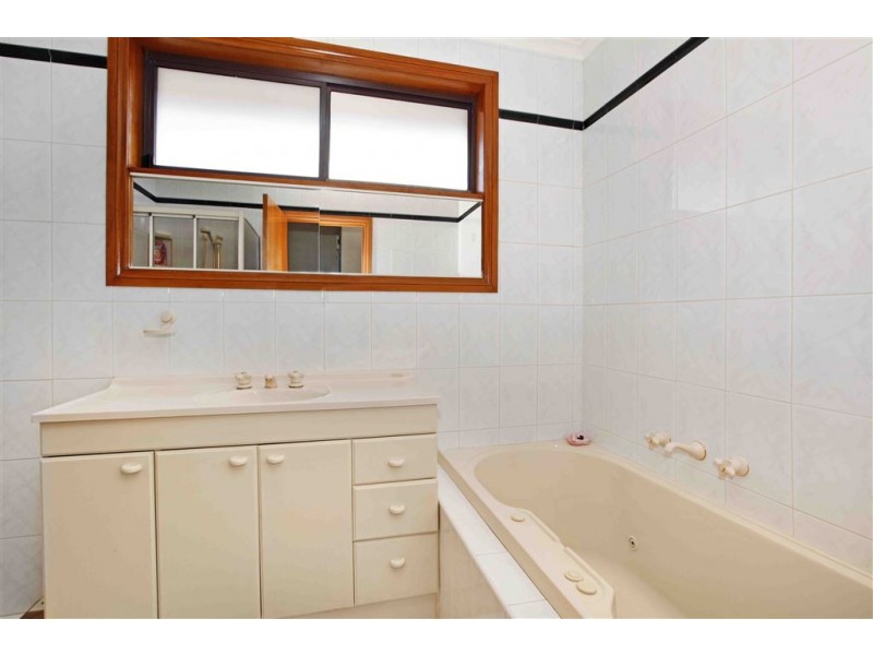 4 Brigette Court, Lalor VIC 3075