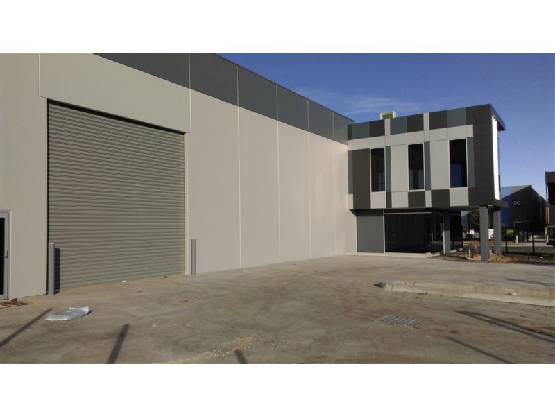 2/2 Latitude Boulevard, Thomastown VIC 3074