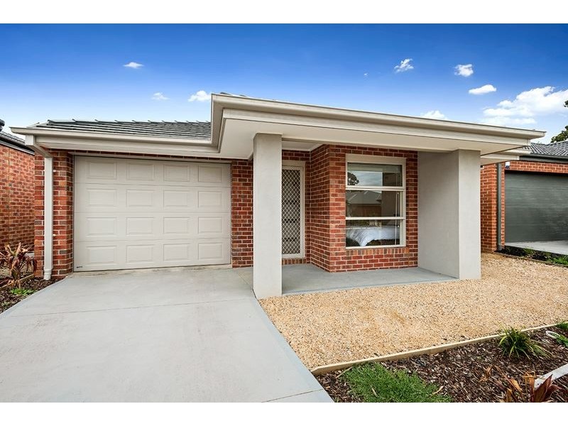 13 Sunstone Boulevard, Doreen VIC 3754