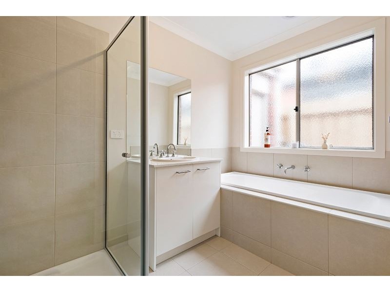 13 Sunstone Boulevard, Doreen VIC 3754