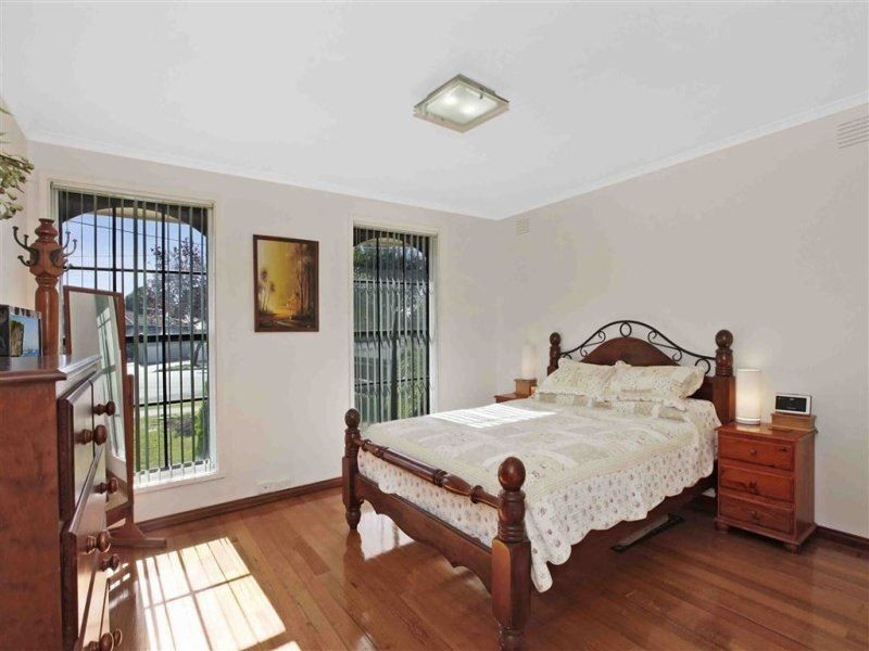 8 Hertford Place, Lalor VIC 3075