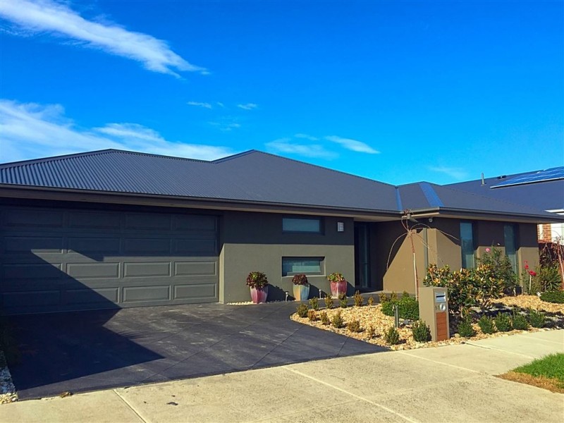 93 Moffat Drive, Lalor VIC 3075