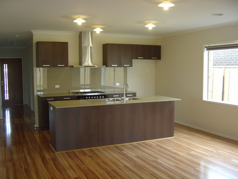 37 Kingscote Way, Epping VIC 3076