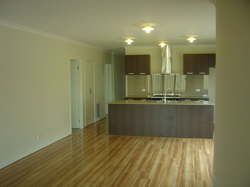 37 Kingscote Way, Epping VIC 3076