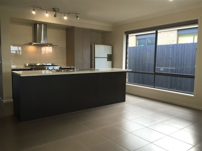 6 Branxholme Street, Epping VIC 3076