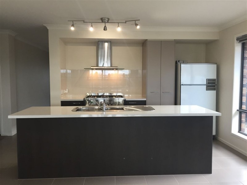 6 Branxholme Street, Epping VIC 3076