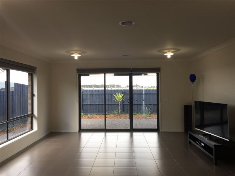 6 Branxholme Street, Epping VIC 3076