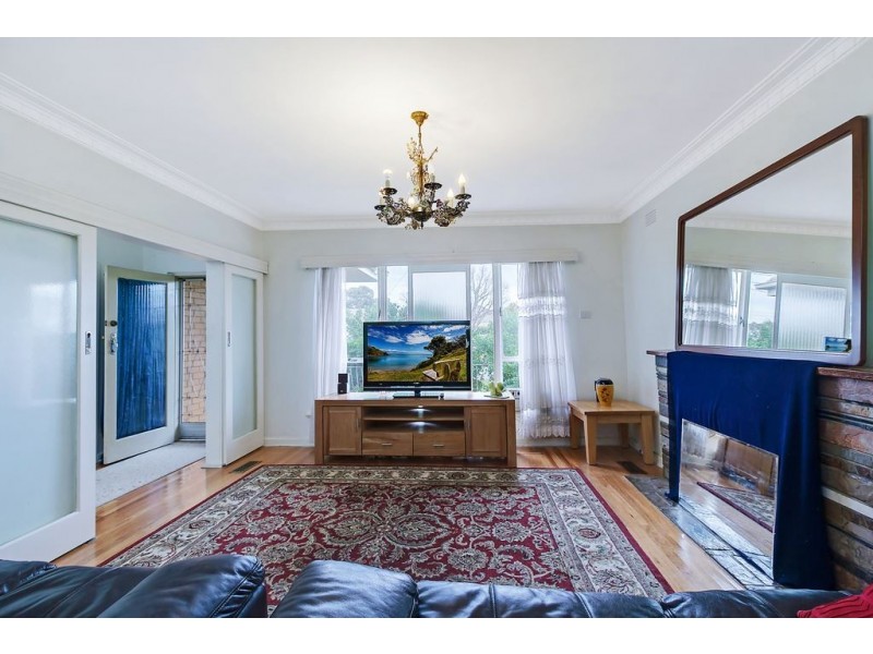 24 Curtin Avenue, Lalor VIC 3075