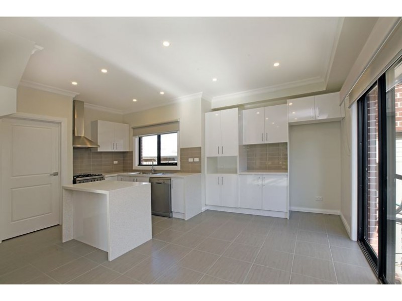 1/3 Cool Street, Reservoir VIC 3073
