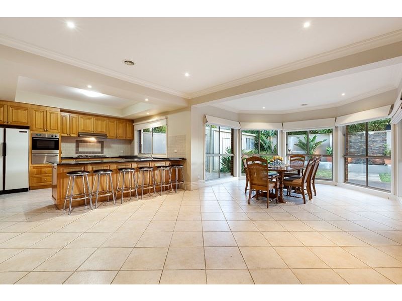 25 The Lakes Boulevard, South Morang VIC 3752