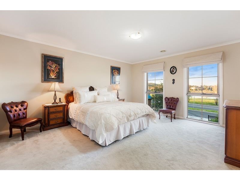 25 The Lakes Boulevard, South Morang VIC 3752