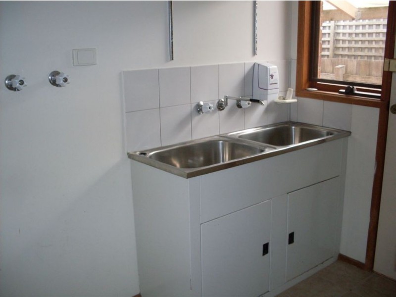 70 Prince Of Wales Avenue, Mill Park VIC 3082