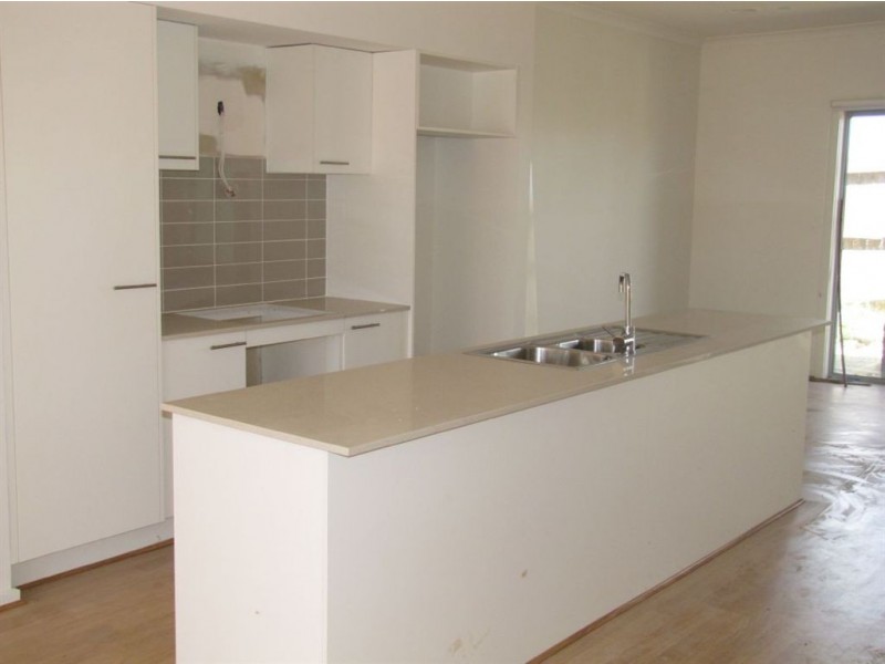 2/8 Moresby Court, Craigieburn VIC 3064