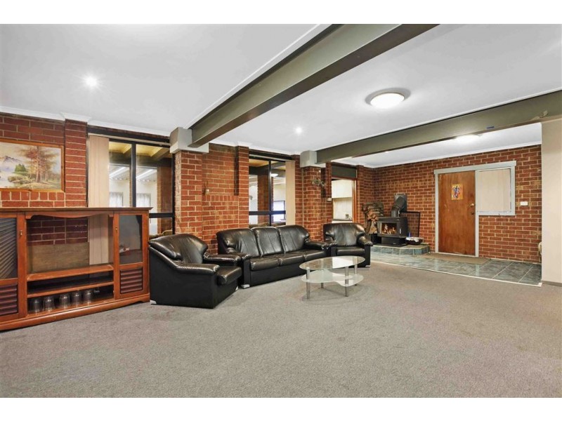 15 Ester Drive, Mill Park VIC 3082