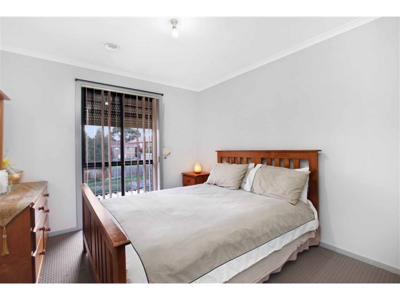 15 Ester Drive, Mill Park VIC 3082