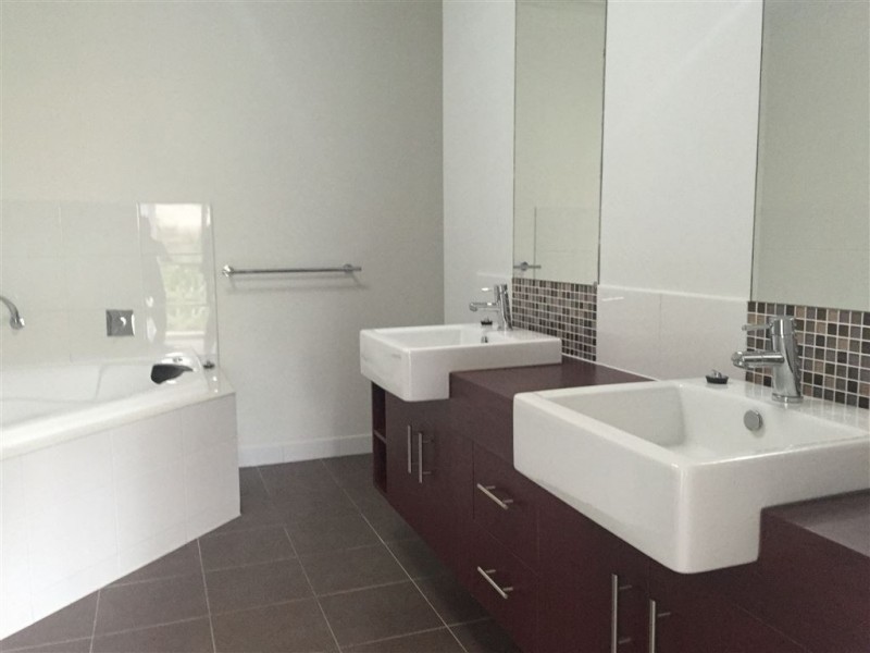 105 Brookwood Avenue, Doreen VIC 3754