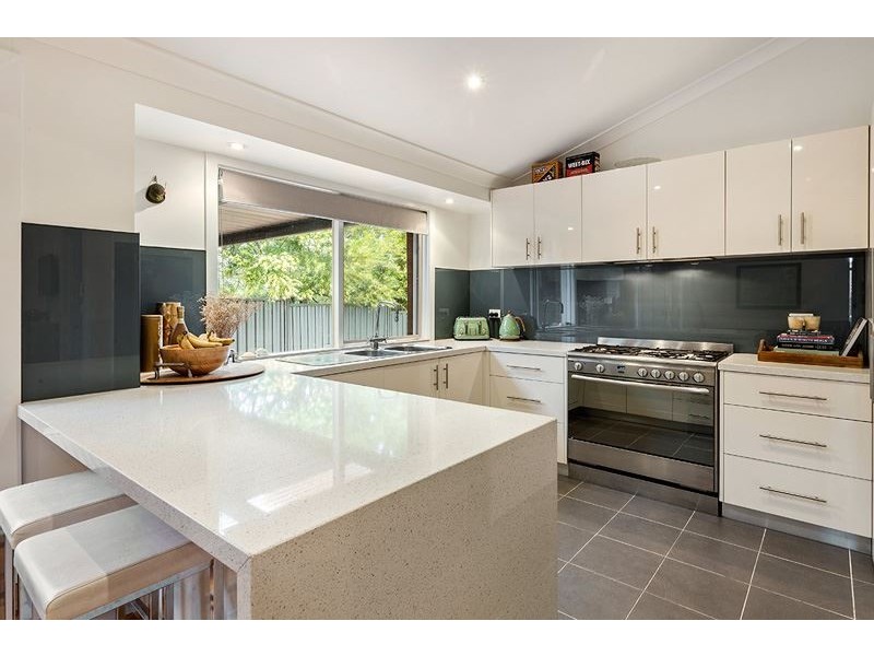 27 Strickland Avenue, Mill Park VIC 3082