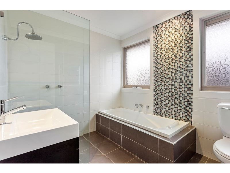 27 Strickland Avenue, Mill Park VIC 3082