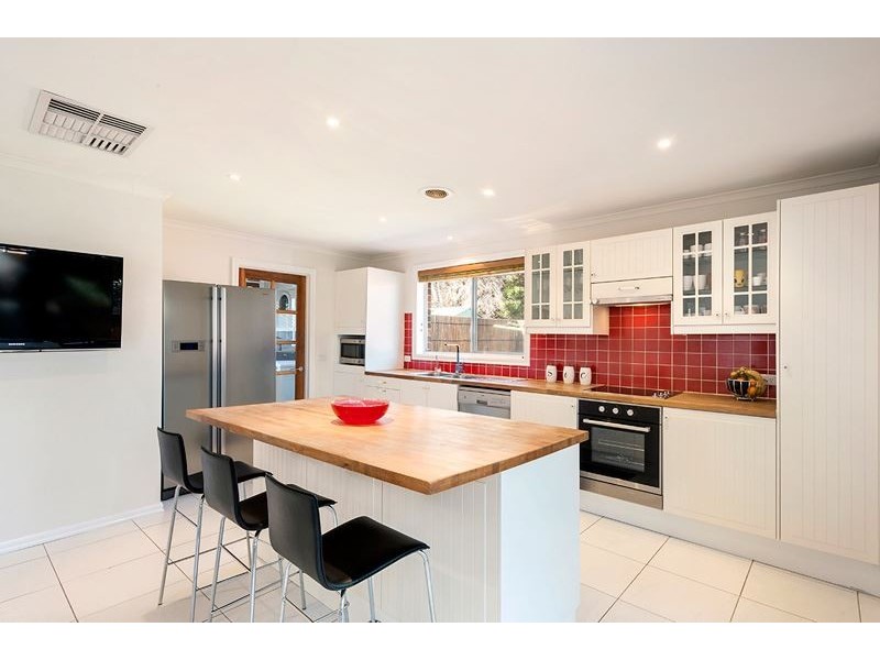 15 Malua Crescent, Mill Park VIC 3082