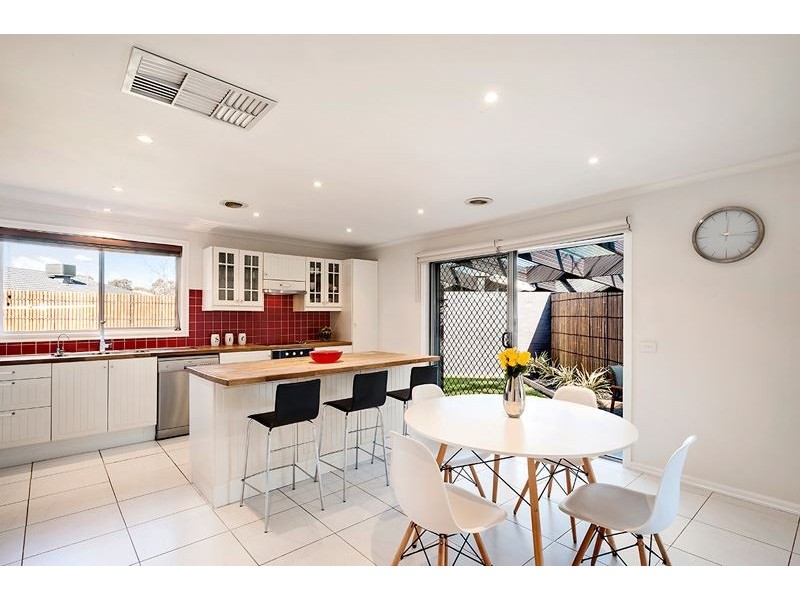 15 Malua Crescent, Mill Park VIC 3082