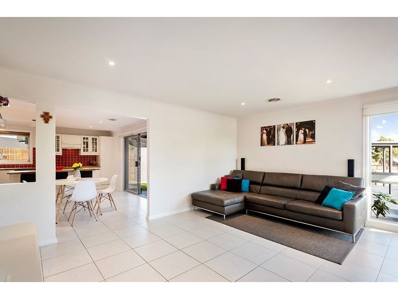 15 Malua Crescent, Mill Park VIC 3082