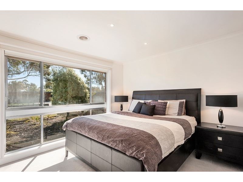 15 Malua Crescent, Mill Park VIC 3082