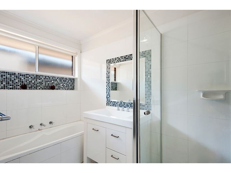 15 Malua Crescent, Mill Park VIC 3082