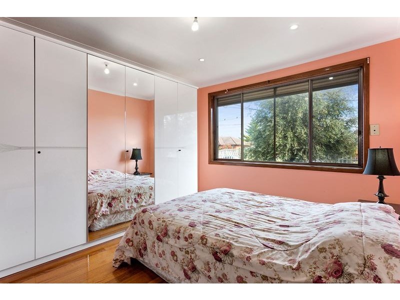 24 Valerie Street, Lalor VIC 3075