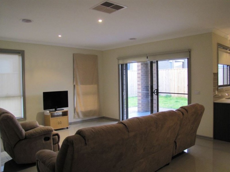 8 Wuchatsch Avenue, Epping VIC 3076