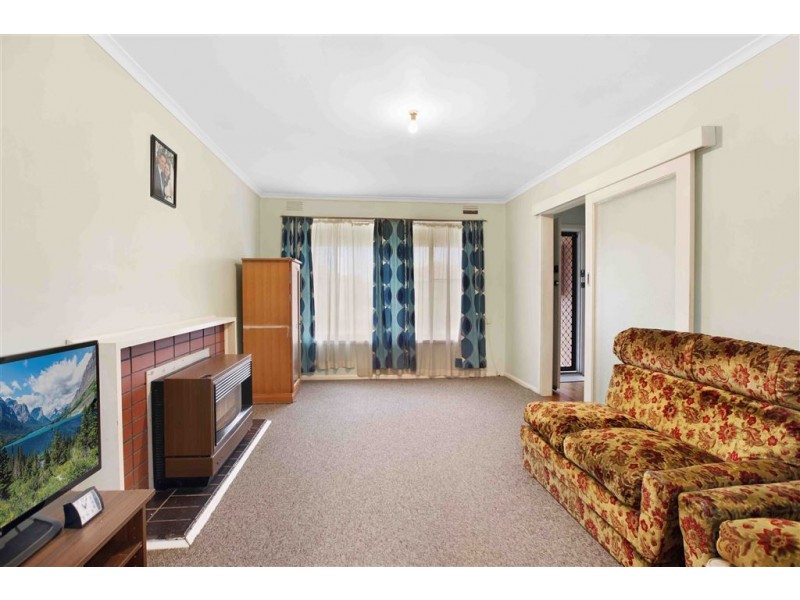 15 Chapman Avenue, Thomastown VIC 3074