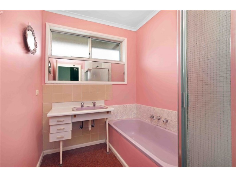 15 Chapman Avenue, Thomastown VIC 3074
