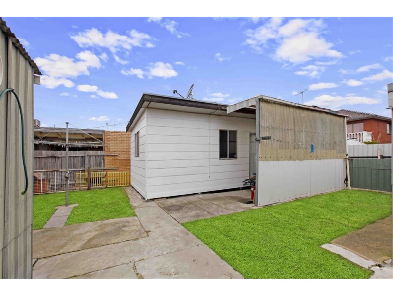 15 Chapman Avenue, Thomastown VIC 3074