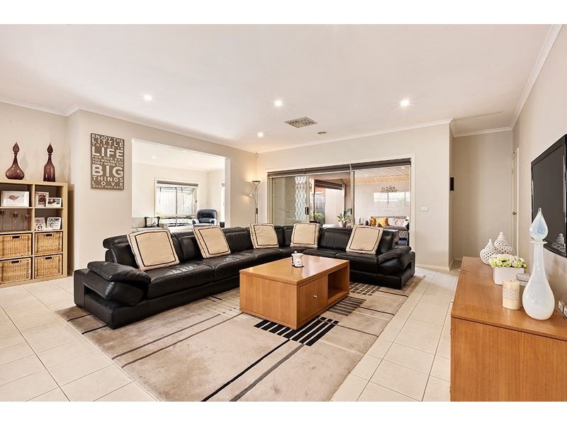 21 The Lakes Boulevard, South Morang VIC 3752