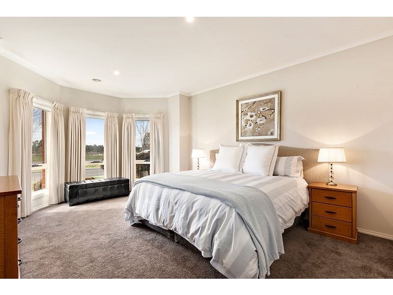 21 The Lakes Boulevard, South Morang VIC 3752