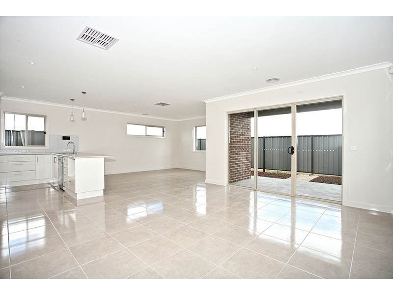 33 Gateshead Street, Craigieburn VIC 3064