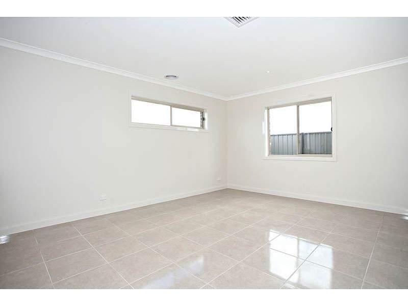 33 Gateshead Street, Craigieburn VIC 3064
