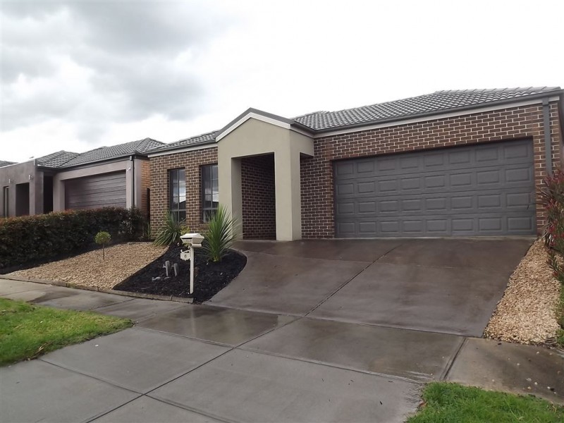 8 Blackrange Avenue, Craigieburn VIC 3064