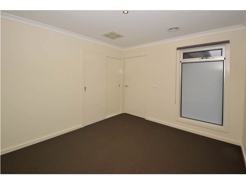 2/11 Portsmouth Place, Epping VIC 3076