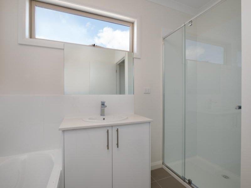 2/9 Houston Street, Epping VIC 3076