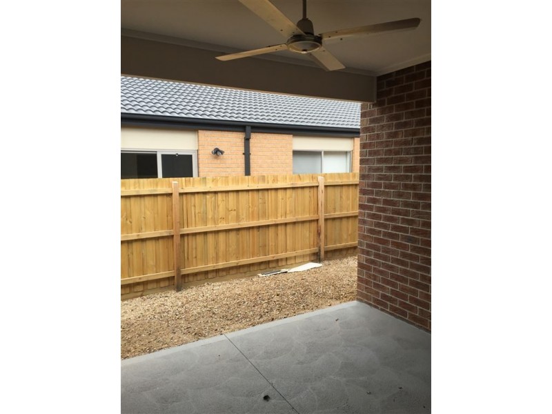 16 Fossilstone Avenue, Doreen VIC 3754