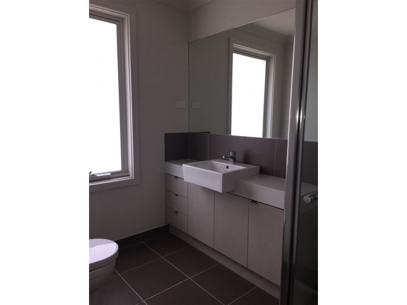 1/3 Old Plenty Road, South Morang VIC 3752